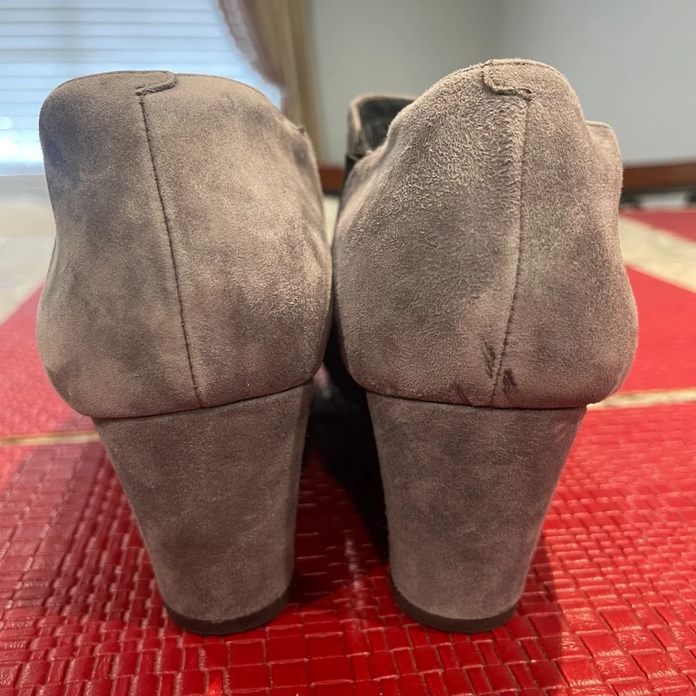 Vionic women’s Boots Gray Size 9.5 new